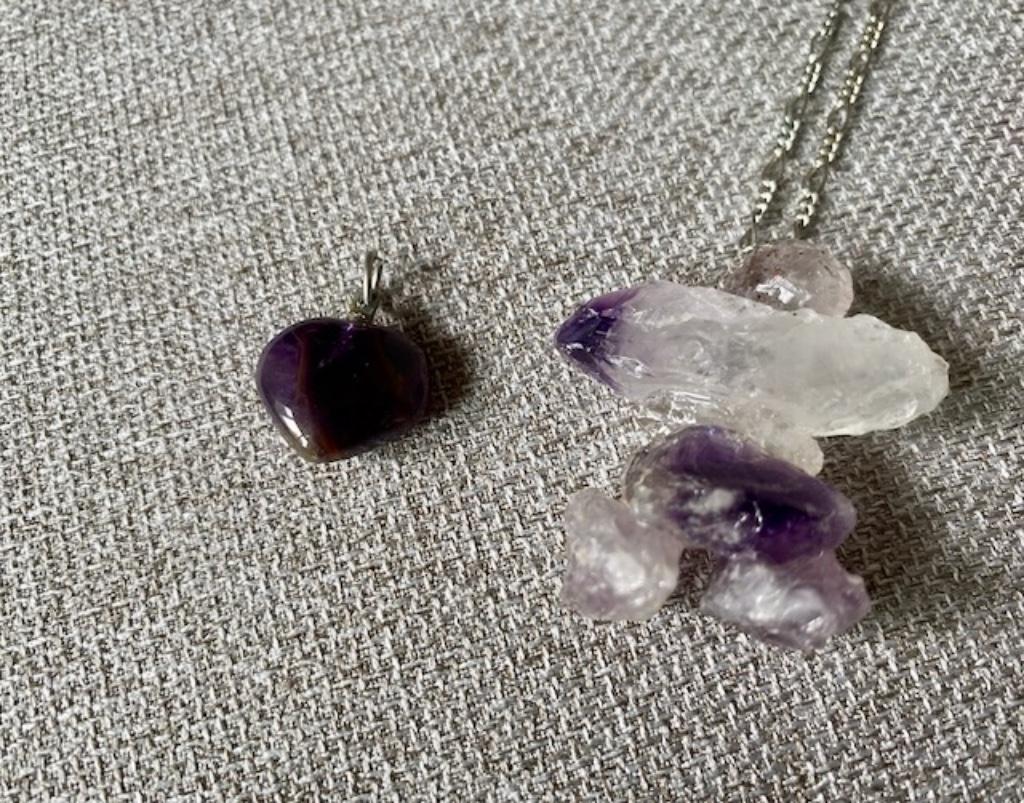 Lot de 2 bijoux en améthyste (pierre semi-précieuse), Neuf, Pierre ou Minéral, Avec pendentif, Enlèvement