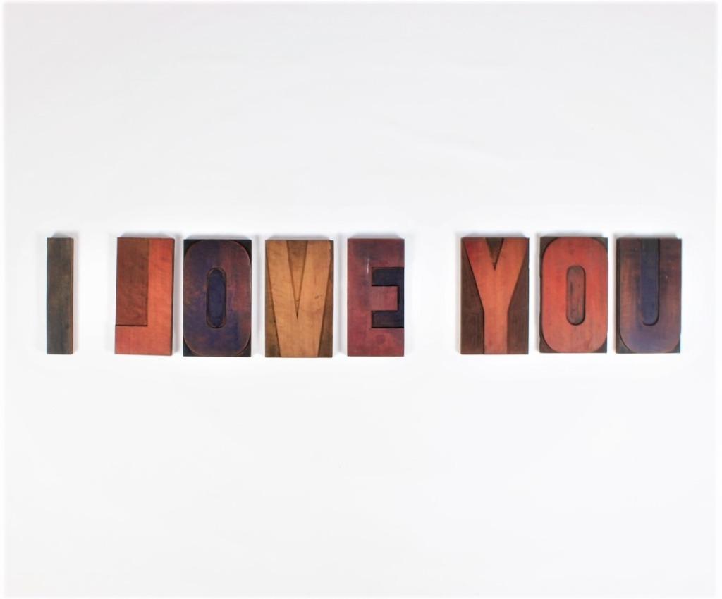 "I LOVE YOU" in zeer grote houten drukletters, Antiek en Kunst, Curiosa en Brocante, Ophalen of Verzenden