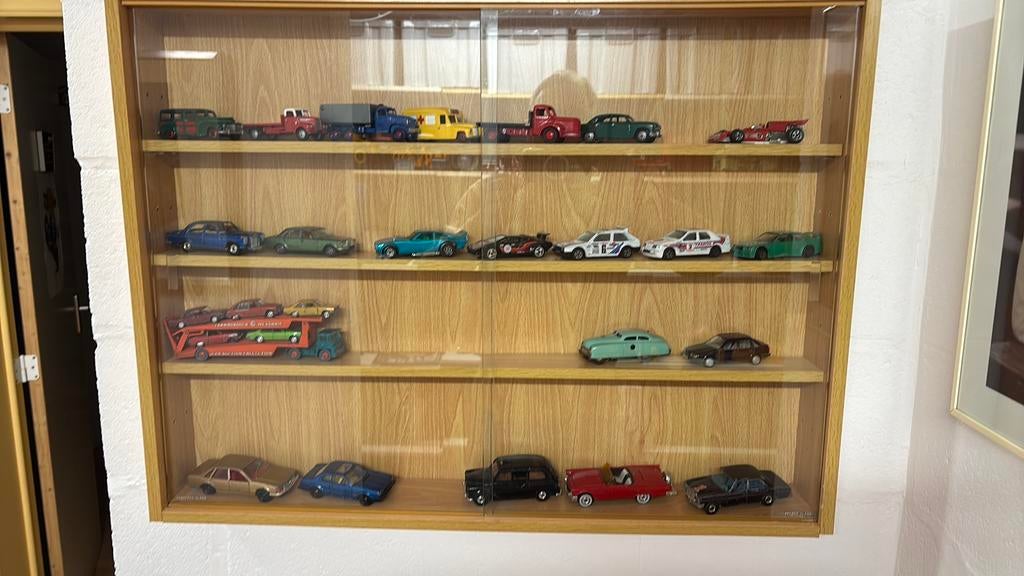 Vitrine muur kastje incl autos, Ophalen, Auto, Corgi