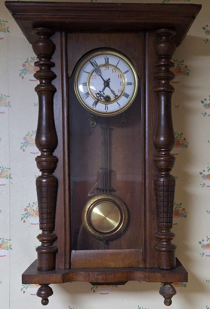 Horloge mural, Enlèvement