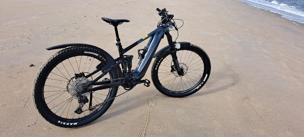 cyclisme, Neuf, 51 à 55 cm, 50 km par batterie ou plus, Giant