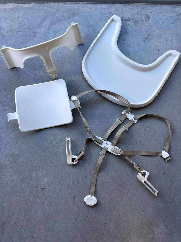Stokke tripp trapp tafelblad, babyset en riempje, Enlèvement, Utilisé, Chaise évolutive, Ceinture(s)