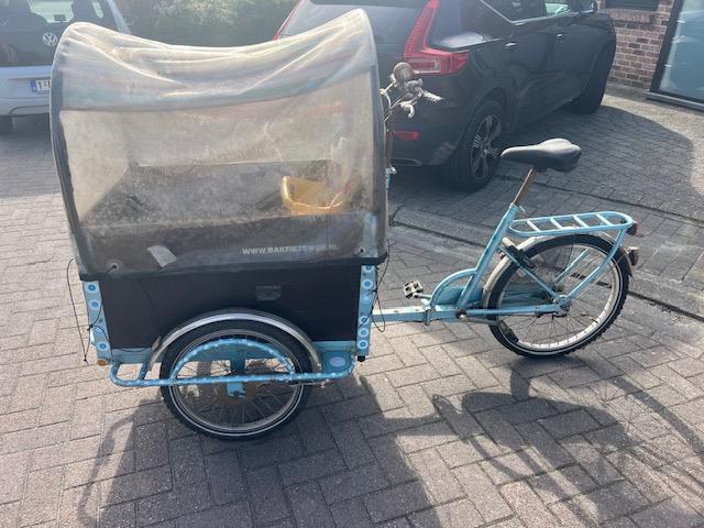 Oude maar degelijke bakfiets, Fietsen en Brommers, 4 kinderen of meer, Gebruikt, Huif, Ophalen