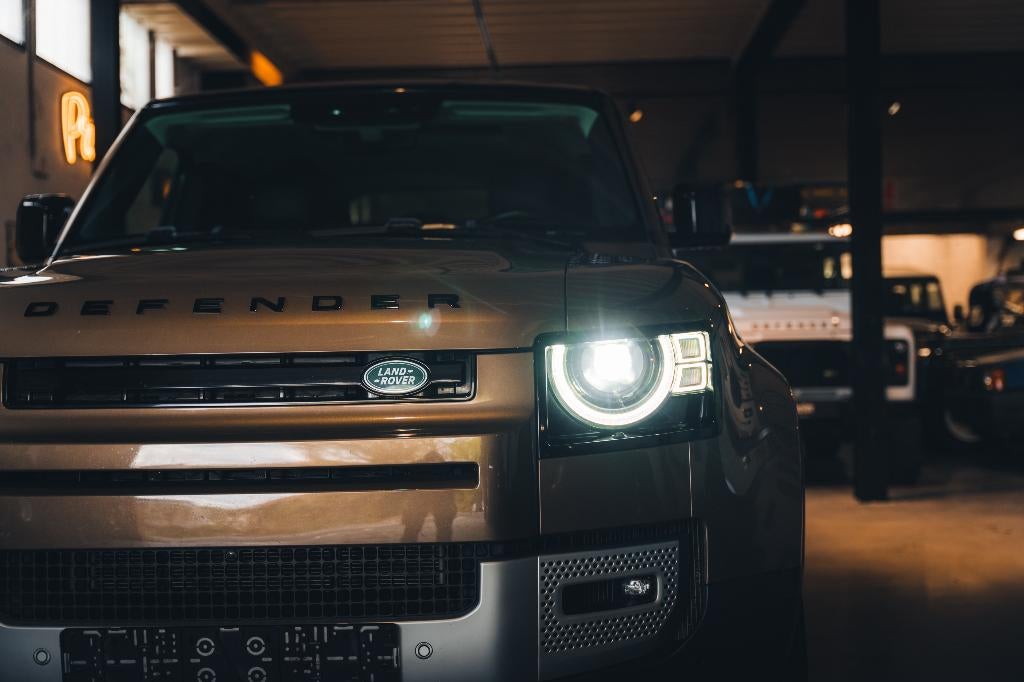 Land Rover Defender 110 3.0 SE //LUCHTVERING//PANO//EX BTW, Auto's, Land Rover, Automaat, Bruin, https://public.car-pass.be/vhr/1ad69128-94dd-4b6e-a10b-186b59bfe105