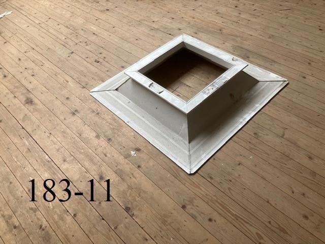 183. Lichtkoepel en opstand, Ophalen, Nieuw