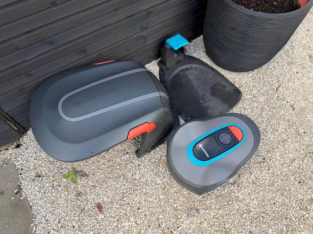 Gardena robotmaaier sileno 250 met garage en toebehoren, Enlèvement, Utilisé