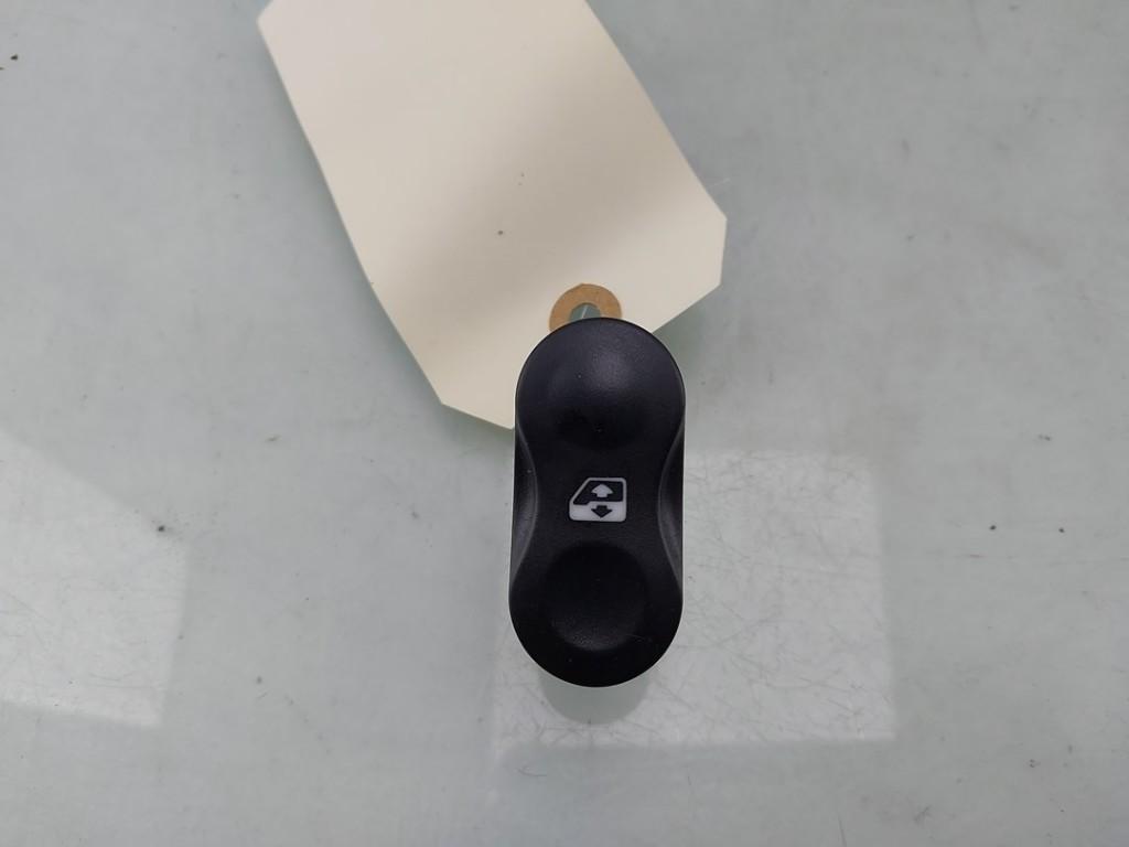 COMMUTATEUR VITRES ELECTRIQUES Dacia Sandero I (BS), Utilisé, Dacia