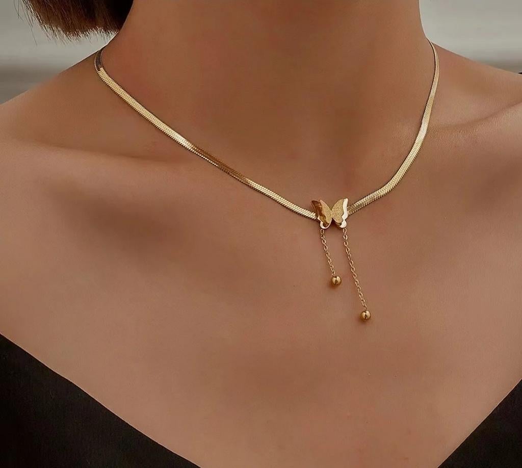 Collier Chaine Serpent Dorée avec Pendentif Papillon Élégant