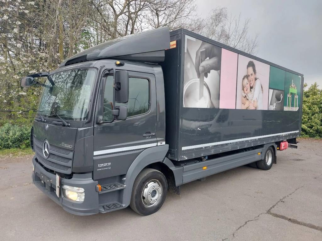 Mercedes-Benz Atego 1223 BL 4x2 koffer 6,9m + LBW D’Hollan, Auto's, Vrachtwagens, Automaat, Achterwielaandrijving, Mistlampen