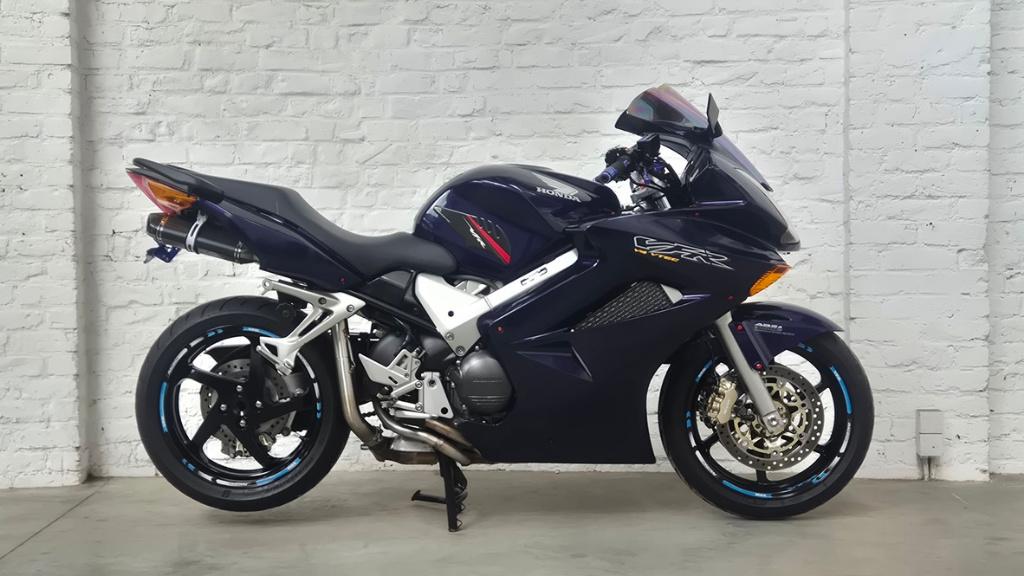 Honda VFR 800  VFR800  VTEC ABS  2004 @motomobilia, 4 cilinders, Motorrijbewijs A, Bedrijf, Sport