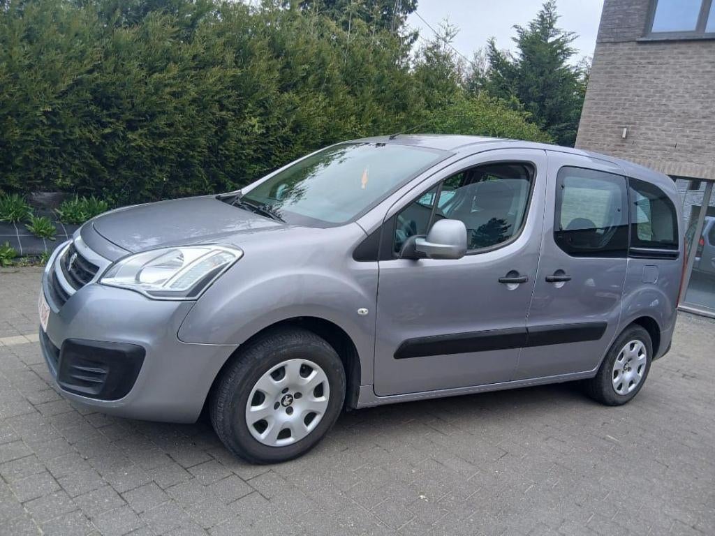Peugeot partner 1.6i essence ️ euro5b 5place neuf urgent, Autos, Euro 5, Achat, Capteur de lumière, Carnet d'entretien