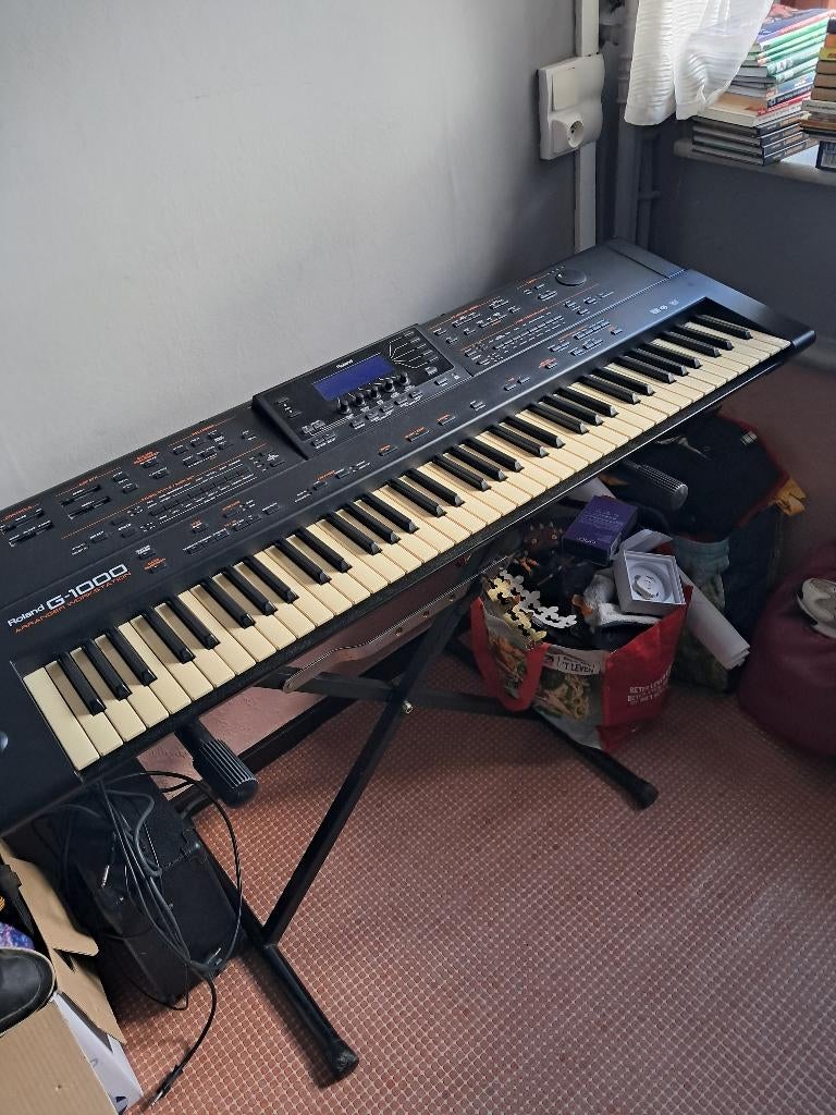 Synthé Roland G-1000 avec pied, ampli et disquettes, Musique & Instruments, Synthétiseurs, Enlèvement, Utilisé, Roland, Avec pied