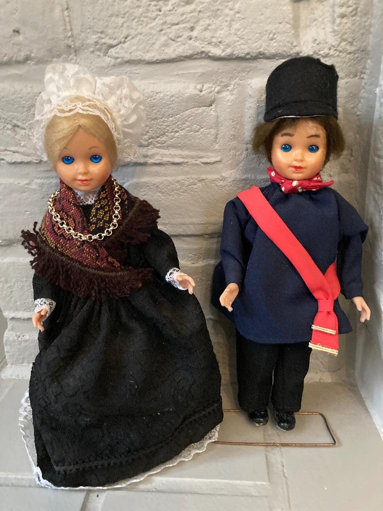 2 poppetjes in klederdracht, Ophalen of Verzenden, Zo goed als nieuw