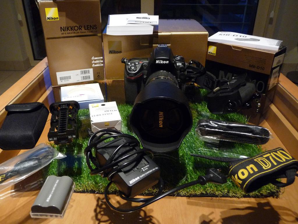 Nikon D700 + toebehoren, Audio, Tv en Foto, Fotocamera's Digitaal, Ophalen, Zo goed als nieuw, Nikon