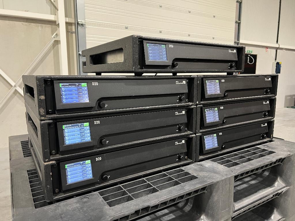 D&B Audiotechnik D20 + case + power cable (7x), Ophalen of Verzenden, Gebruikt, 120 watt of meer, Overige merken