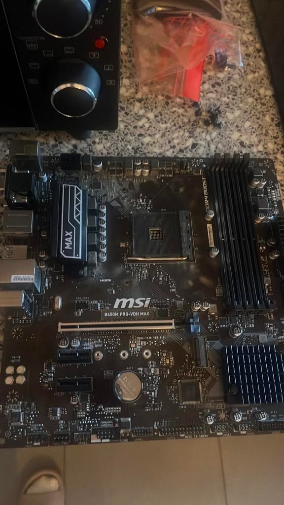 Msi b450 pro vdh max, Computers en Software, Moederborden, Ophalen, Zo goed als nieuw