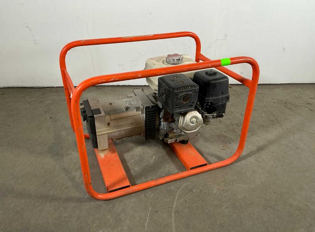 Generator 4,2kva, Bricolage & Construction, Enlèvement, Comme neuf