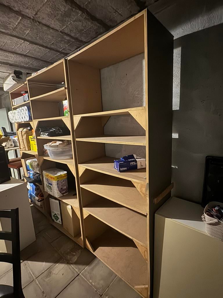 3 kasten 2 meter hoog, Enlèvement