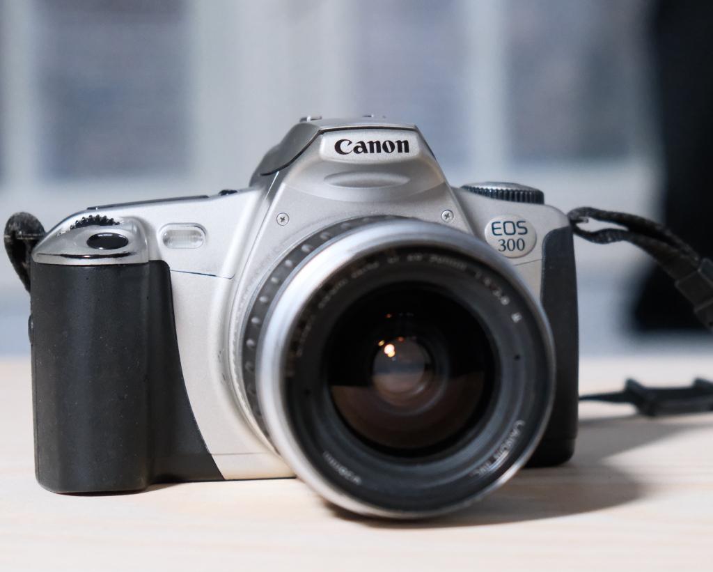 Canon EOS 300 + EF 28-90 mm f/4-5,6 | Analogique |, Enlèvement, Utilisé, Reflex miroir, Canon
