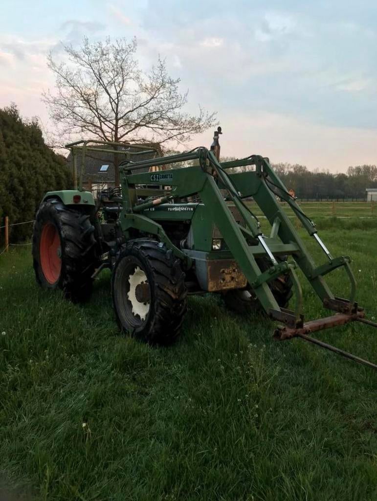 A vendre un chargeur frontal décentflèche et un godet, Fendt, Articles professionnels, Enlèvement, Utilisé, 120 à 160 ch, Fendt