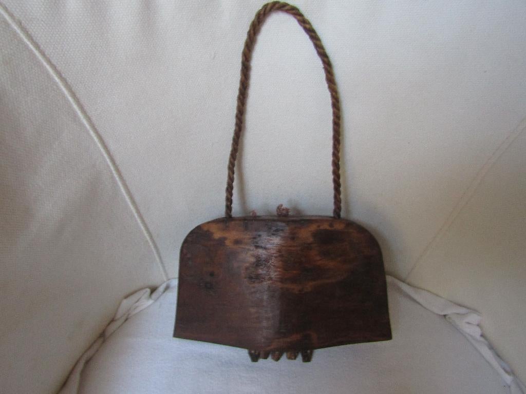 Remarquable Cloche de vache en bois, fait main, Antiquités & Art, Enlèvement ou Envoi