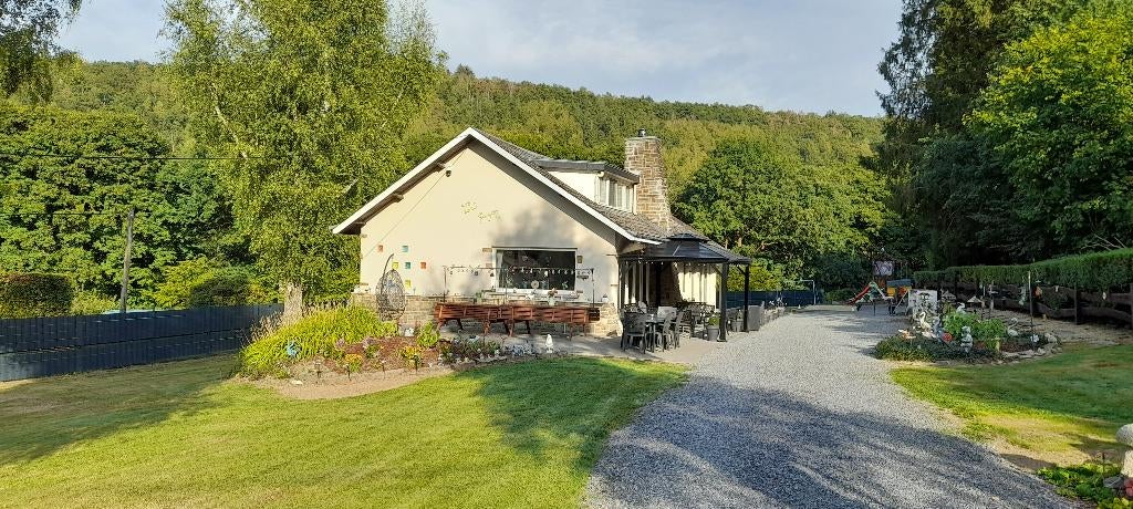 Ardennen huur Vakantiehuis Laforêt/Vresse Semois,13p+jacuzzi, 4 of meer slaapkamers, Dorp, Open haard, 13 personen