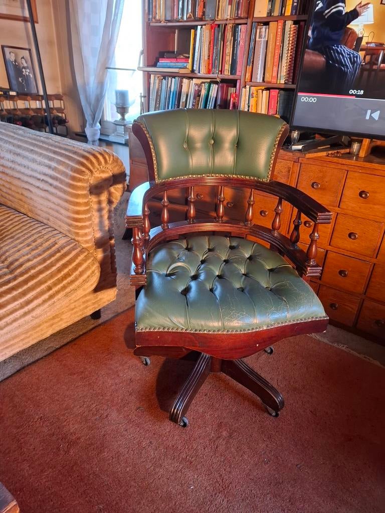 Antieke bureaustoel type Captainchair, Envoi