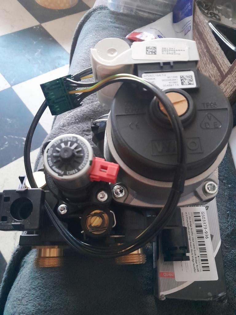 Hydro blok pomp tc30/35  en T-box pompen en driewegklep, Bricolage & Construction, Chauffe-eau & Boilers, Neuf, Élément, Enlèvement ou Envoi