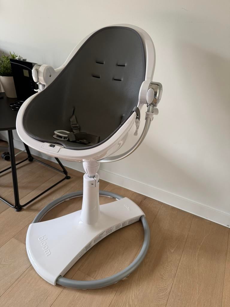 Bloom chaise haute avec toute accessoires, Enfants & Bébés, Enlèvement, Comme neuf