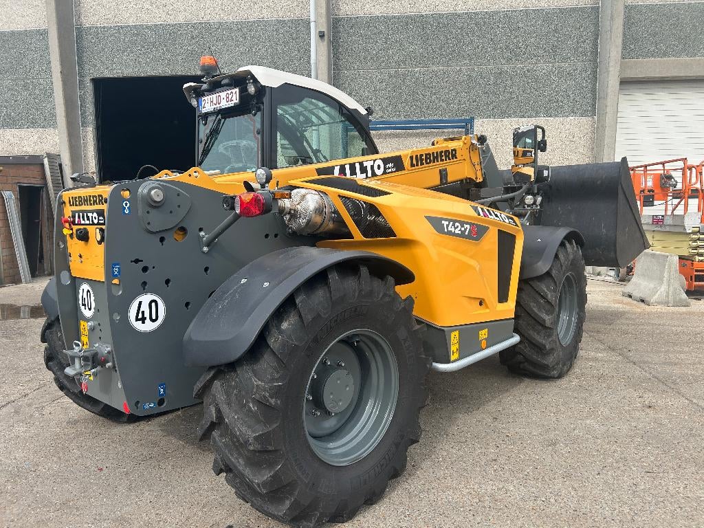 Chariot télescopique Liebherr T42-7S à louer, Articles professionnels, Machines & Construction | Grues & Excavatrices, Enlèvement