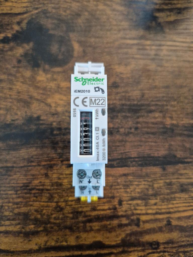 compteur kWh monophasé iEM2010, 40A, 230V, sortie à impuls, Bricolage & Construction, Enlèvement ou Envoi, Comme neuf
