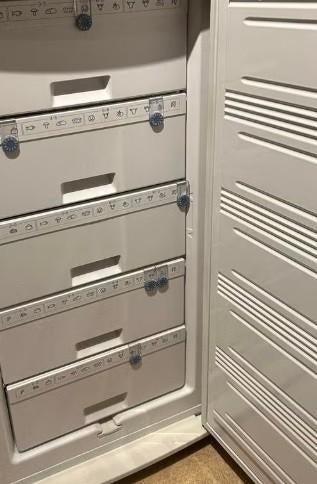 miele diepvrieskast 160cm in nieuwstaat, Elektronische apparatuur, Vriezers en Diepvrieskisten, 160 cm of meer, Zo goed als nieuw