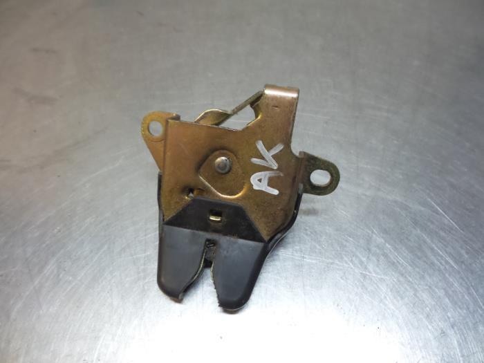 Slotmechaniek Achterklep van een Toyota Carina (Carina E 92-, Gebruikt, -, -, Ophalen of Verzenden