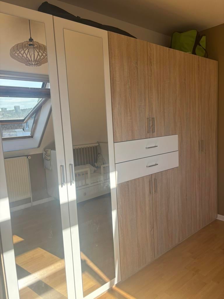 Grote kledingkast - zo goed als nieuw - zeer dringend weg, Huis en Inrichting, Kasten | Kleerkasten, Ophalen, Met deur(en)