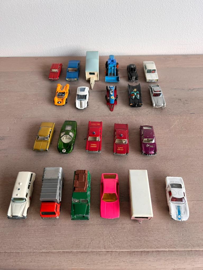 22 x Matchbox en andere merken, Hobby & Loisirs créatifs, Voitures miniatures | Échelles Autre, Utilisé, Voiture, Enlèvement ou Envoi
