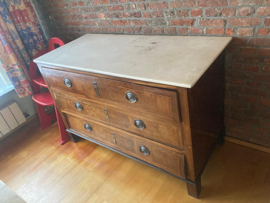 Comode antique, Enlèvement