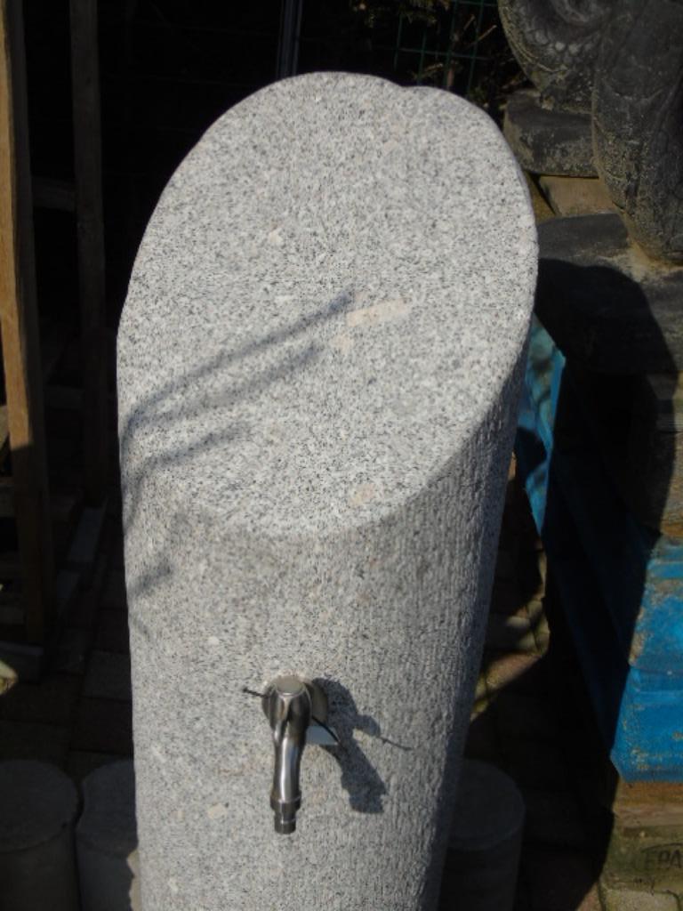 borne petit modèle en pierre granit gris + robinet !, Enlèvement, Comme neuf, Granit, Fontaine
