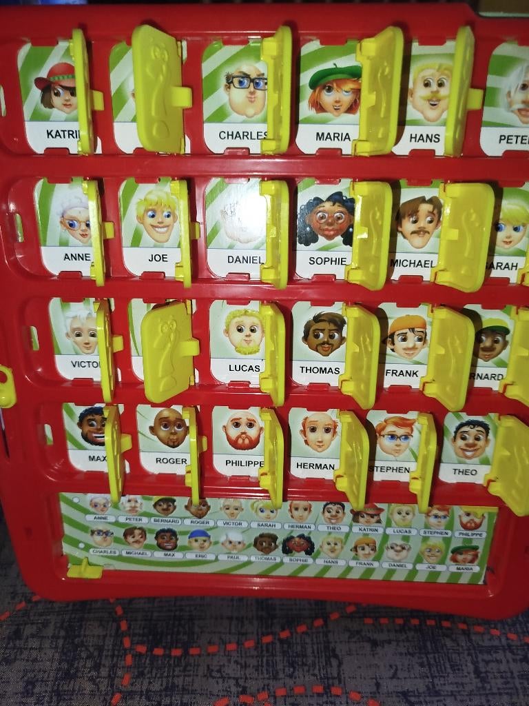 Qui est ce?, Ophalen of Verzenden, Zo goed als nieuw, Jongen of Meisje