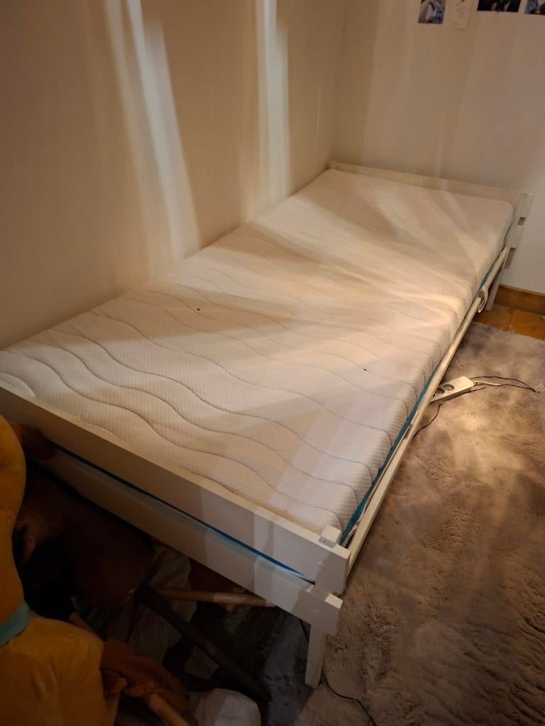 Eenpersoonsbed 90x200 met super matras, Huis en Inrichting, Ophalen