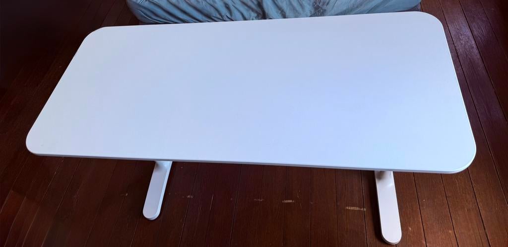 Bureau van 140x60cm met instelbare hoogte., Ophalen of Verzenden, In hoogte verstelbaar