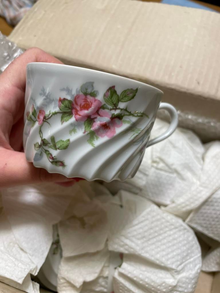 12 porseleine tasjes Haviland"sylvia white", Enlèvement