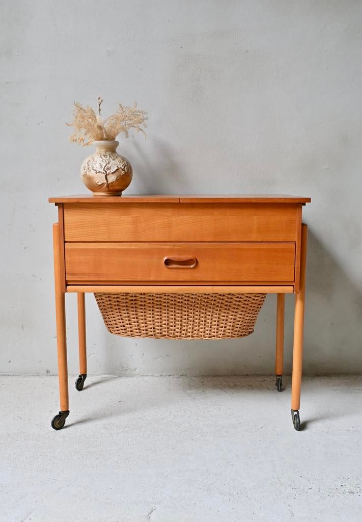 Deense teakhouten naaitafel uit de jaren zestig vintage, Huis en Inrichting, Kasten | Ladekasten, Ophalen, Zo goed als nieuw