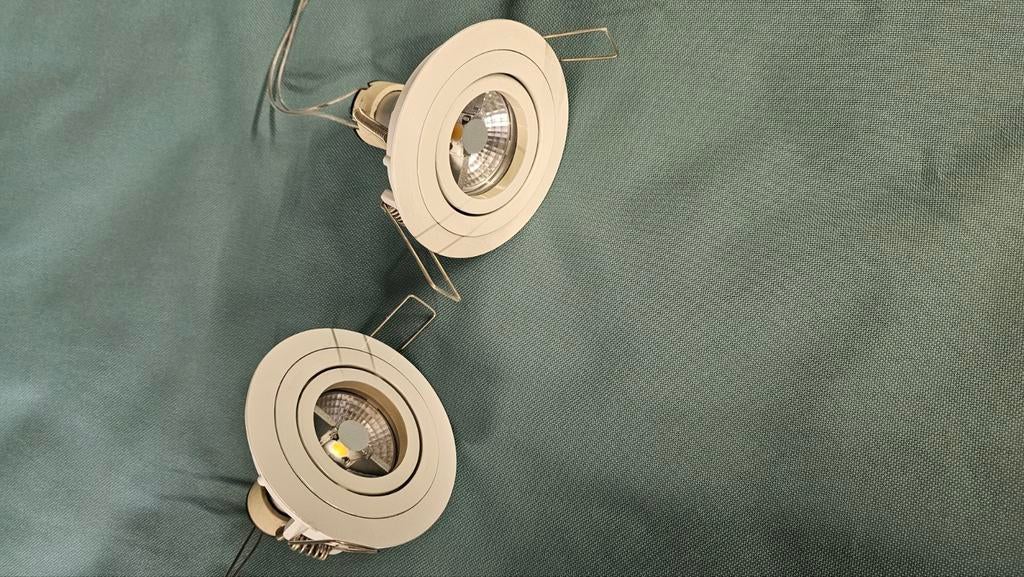 2 spots 220 V avec ampoule Megaman 7 W pour trou de 78 à 80, Collections, Enlèvement ou Envoi, Utilisé