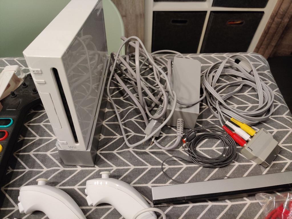Wii console + games + accessoires pakket, Enlèvement, Comme neuf, Avec 3 manettes ou plus, Avec jeux