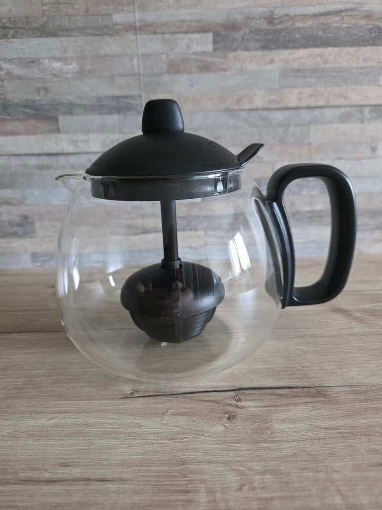 Théière tupperware, Enlèvement