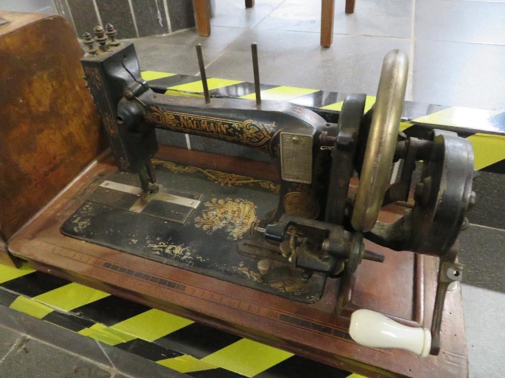 Zoek oude, niet werkende, naaimachines voor onderdelen, Ophalen, Naaimachine