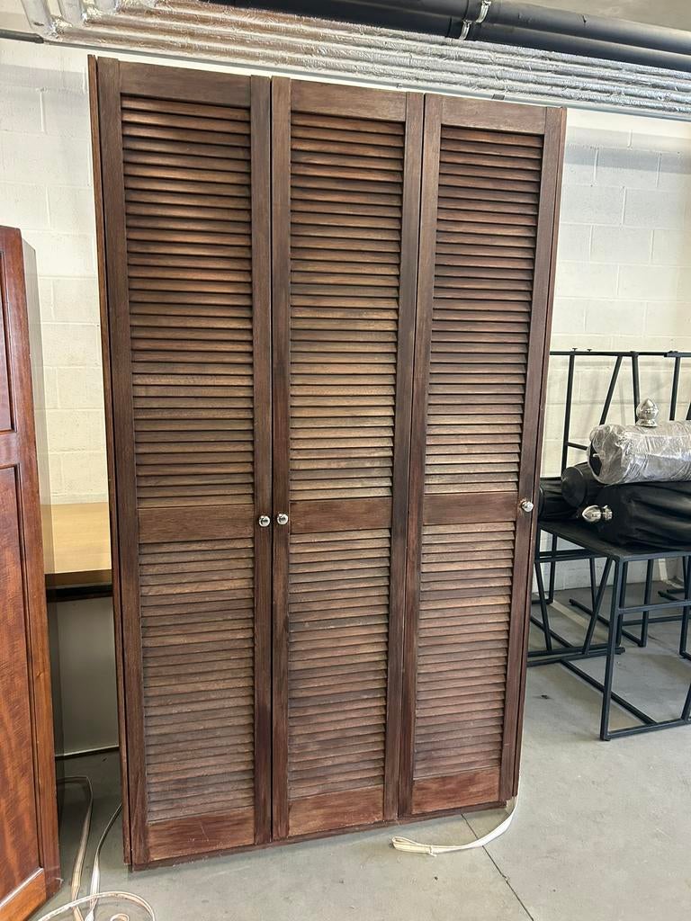 Armoire en bois, Enlèvement