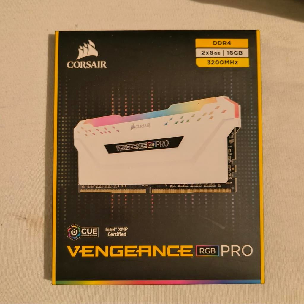 Corsair Vengeance RGB, DDR4, Ophalen of Verzenden, Zo goed als nieuw, Desktop