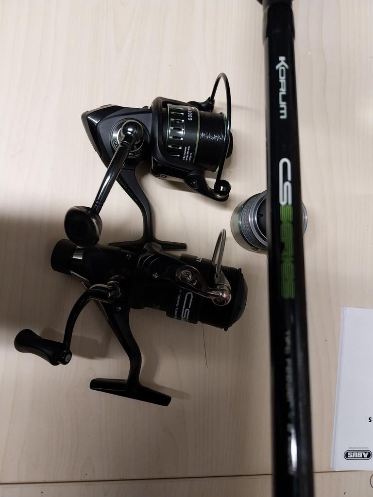 2 feederhengels + molens van korum zo goed als nieuw, Ophalen