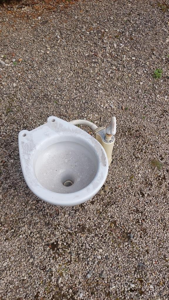 Toilettes pour petits navires, Enlèvement